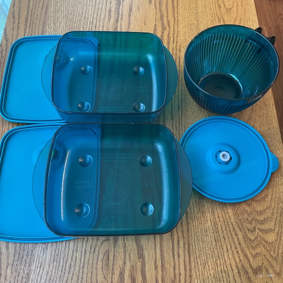 Tupperware vent n serve containers. Lot of 3 containers. - Picture 3 of 4